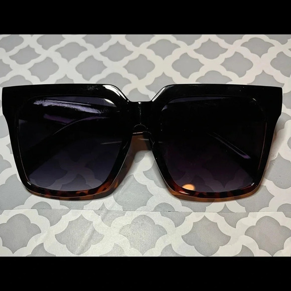 Large Flat Top Square Women Oversize Fashion Sunglasses - Picture 3 of 5